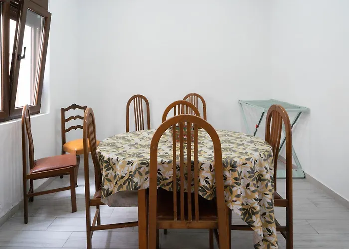 Сasa de vacaciones Little Yellow House *