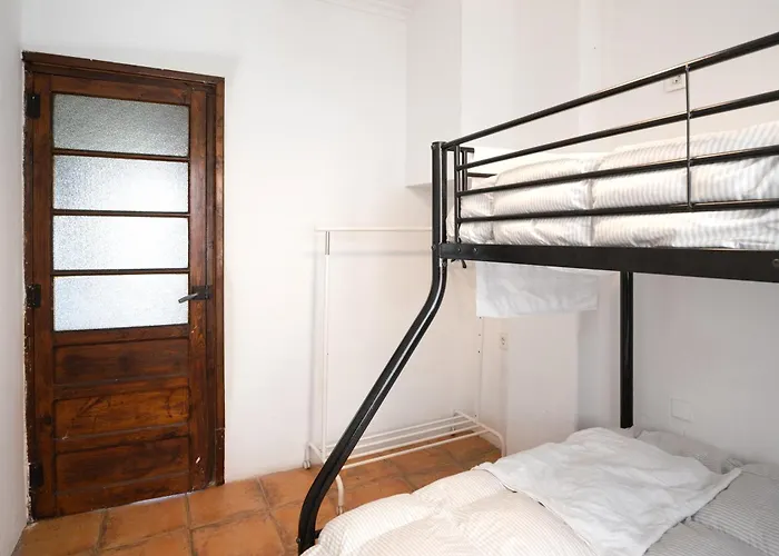 Сasa de vacaciones Little Yellow House