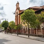 Semesterbostad Little Yellow House Gijón